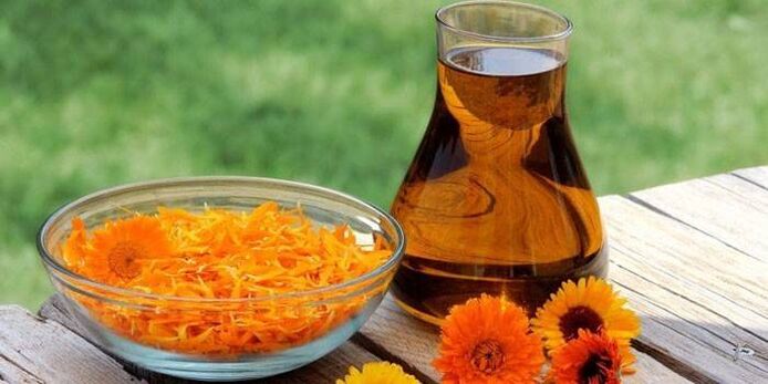 Calendula tincture fights foot fungus