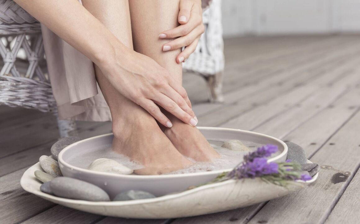 Take a shower to fight onychomycosis