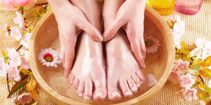 The effect of bathing on onychomycosis